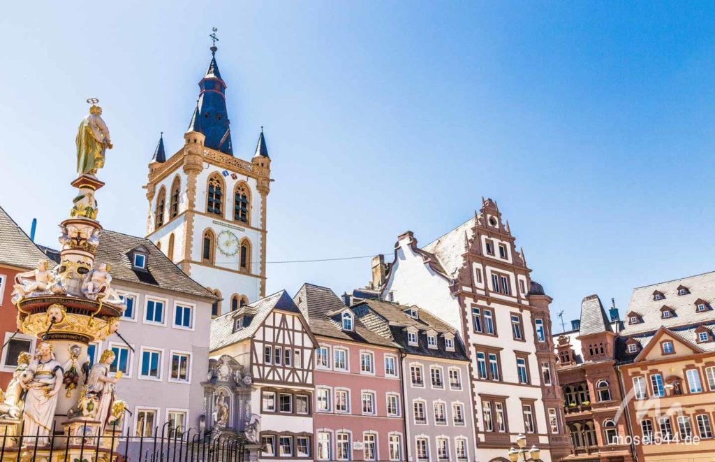 Historische Hausfassaden am Hauptmarkt in Trier