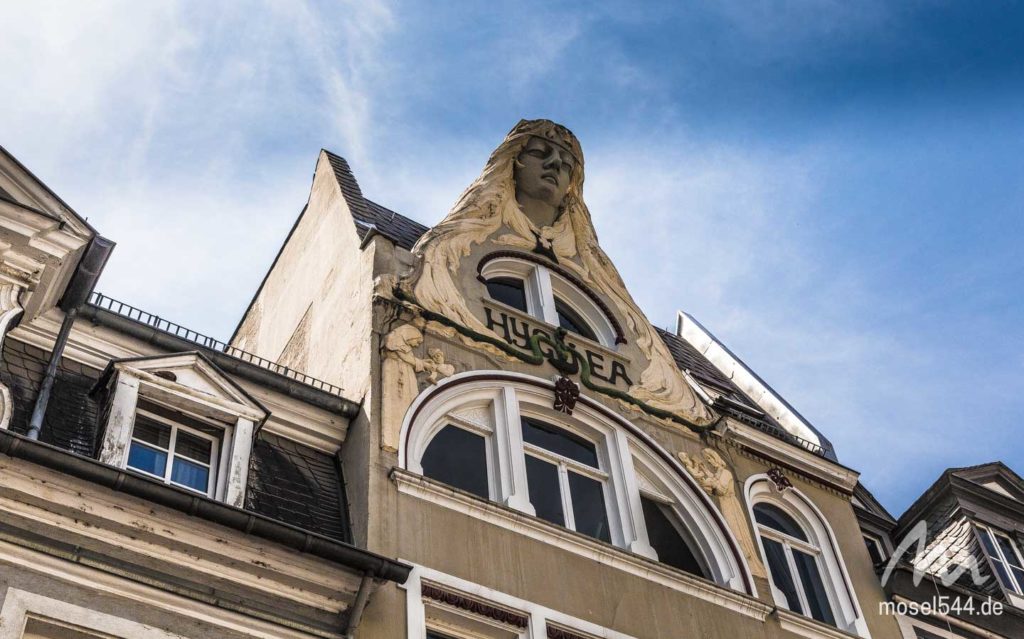 Historische Hausfassade an der Firmungstraße.