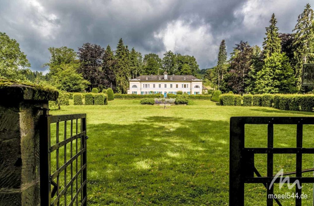 Das Drachenhaus mit Rosengarten