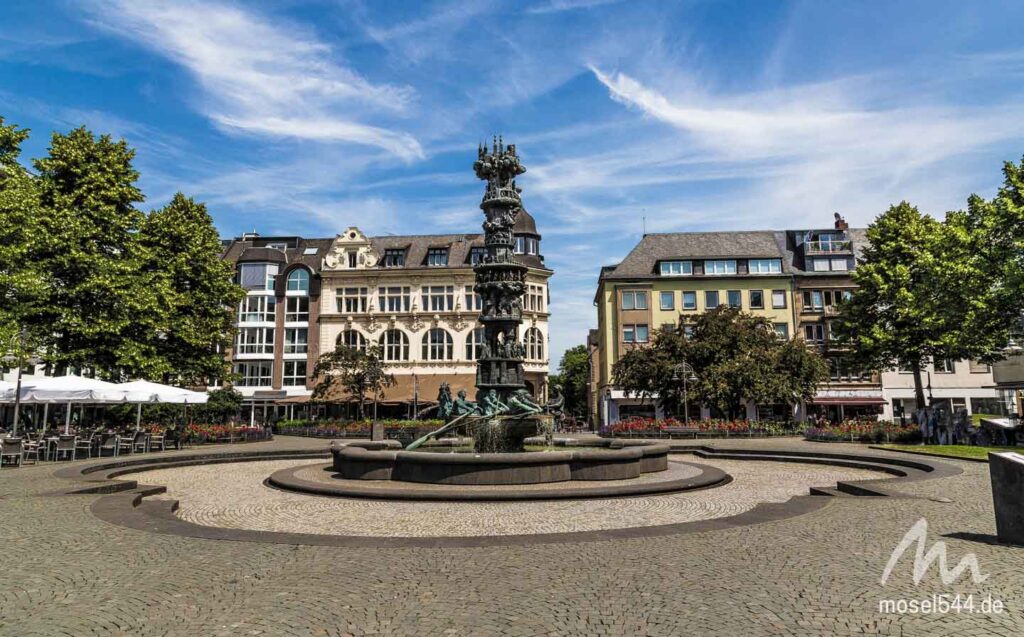 Die Historiensäule auf dem Görresplatz.
