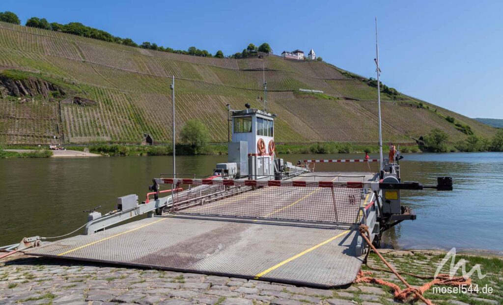 Die Moselfähre in Pünderich.